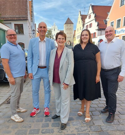 Von l. n. r.: Georg Wiedemann, Christoph Schmid, Claudia Müller, Marion Segnitzer-König, Peter Moll (Foto: Lisa