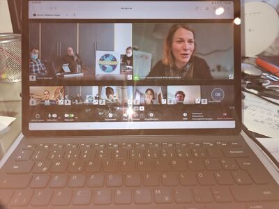 Übergabe der Auszeichnung an das Johann-Michael-Sailer-Gymnasium in Dillingen